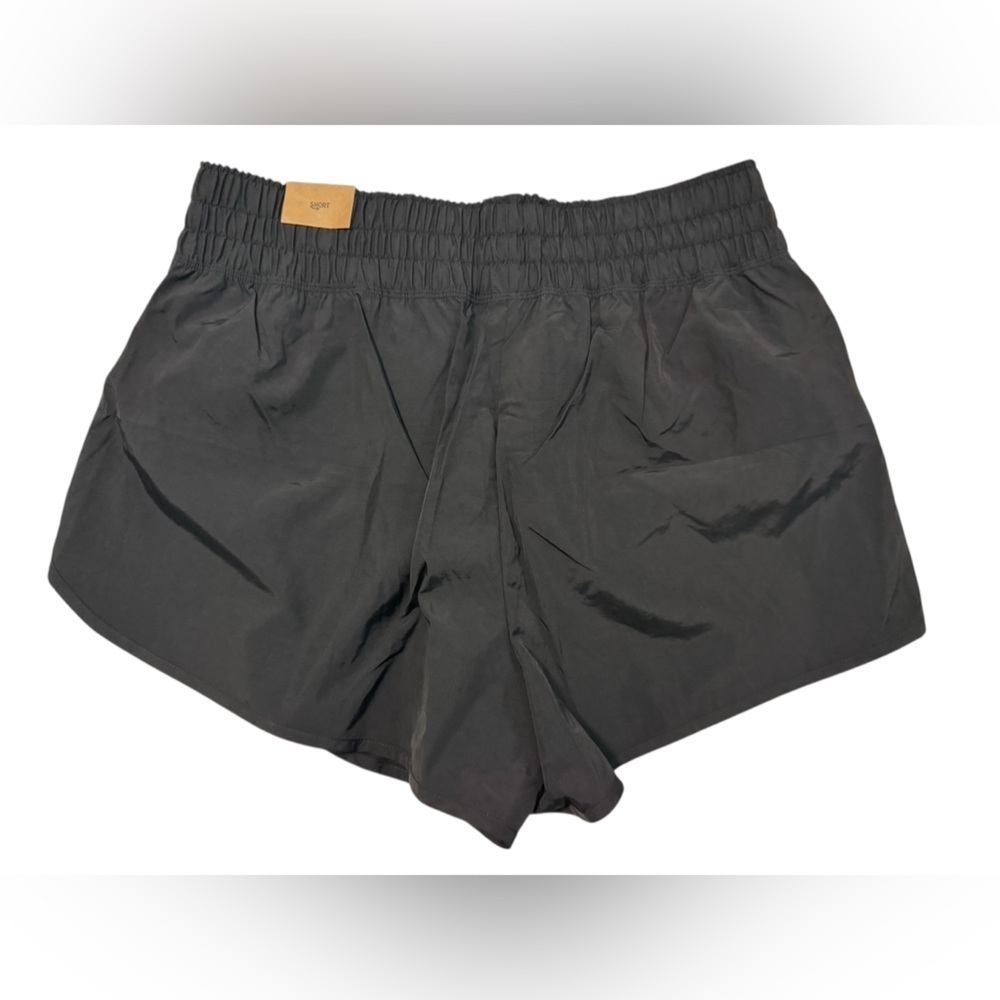 PINK Active Shorts - Picture 2 of 4